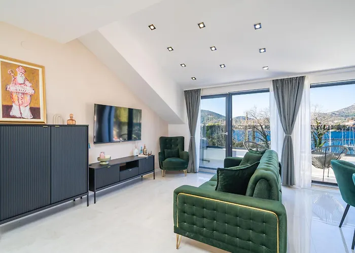 Apartament Floor In *
