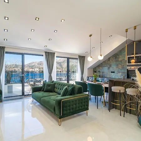 Floor In Апартаменты Слано