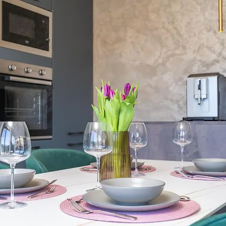 Floor In شقة سلانو